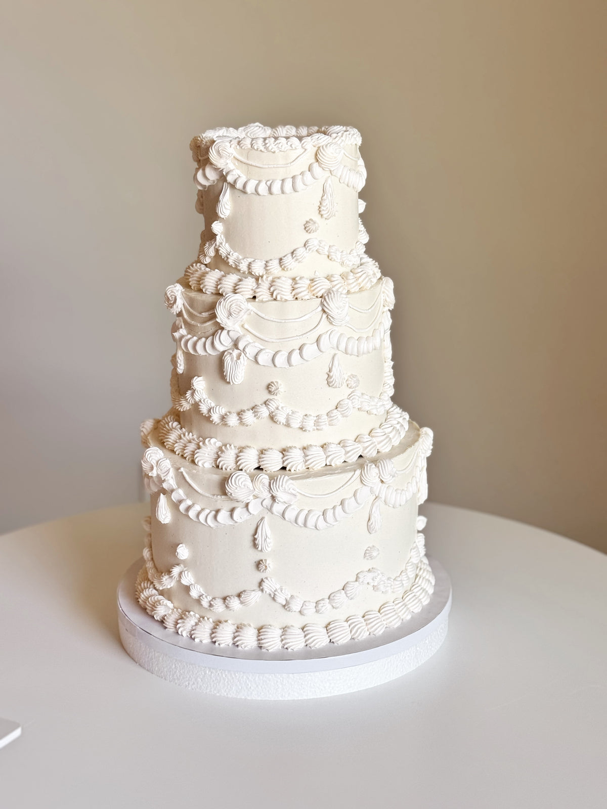 Vintage Pearl wedding cake